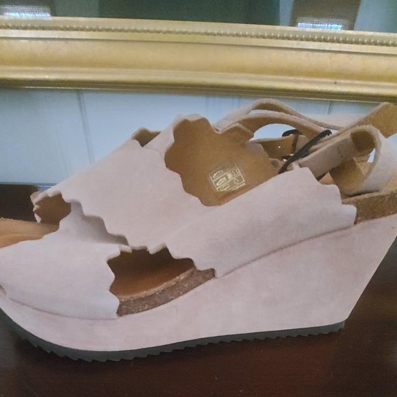 Chocolat Blu Wedges - Size 8 - Picture 2 of 6